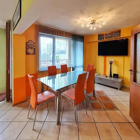 просторна всекидневна и спалня Apartamento Varna